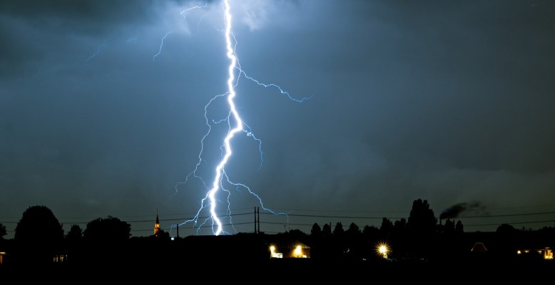 Can you use an air conditioner during a thunderstorm